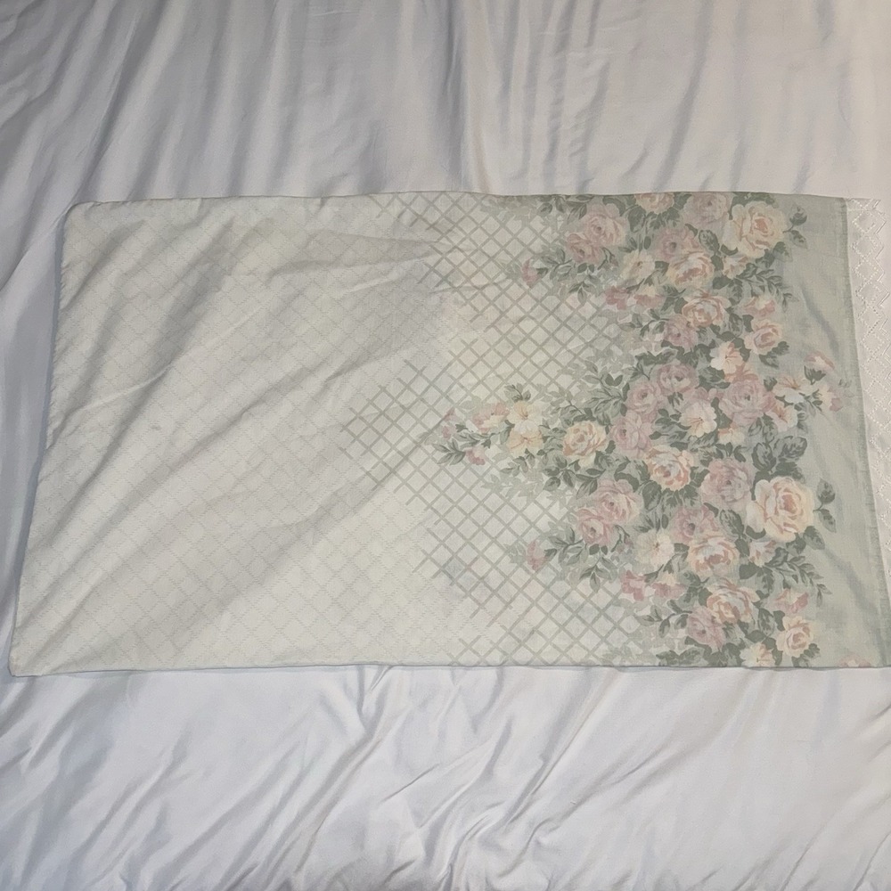 Vintage Tastemaker Percale Standard Pillowcase Green Rose Trellis Floral Lace